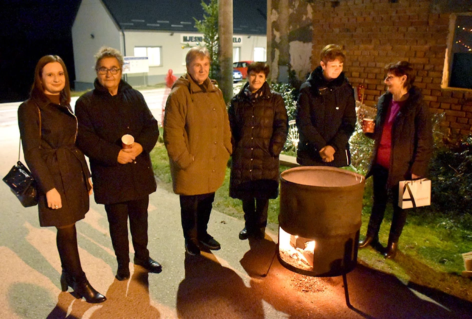 Prvi ’Advent u Vilić selu’ oduševio mještane i goste, Radošić: ’Ovo može biti dobar primjer i drugim malim sredinama’