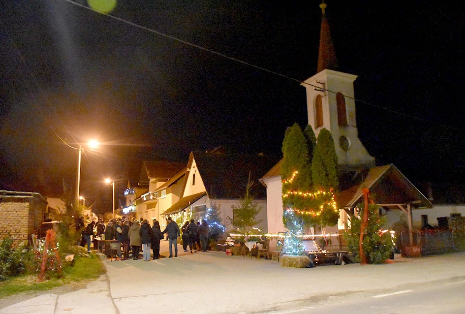 Prvi ’Advent u Vilić selu’ oduševio mještane i goste, Radošić: ’Ovo može biti dobar primjer i drugim malim sredinama’