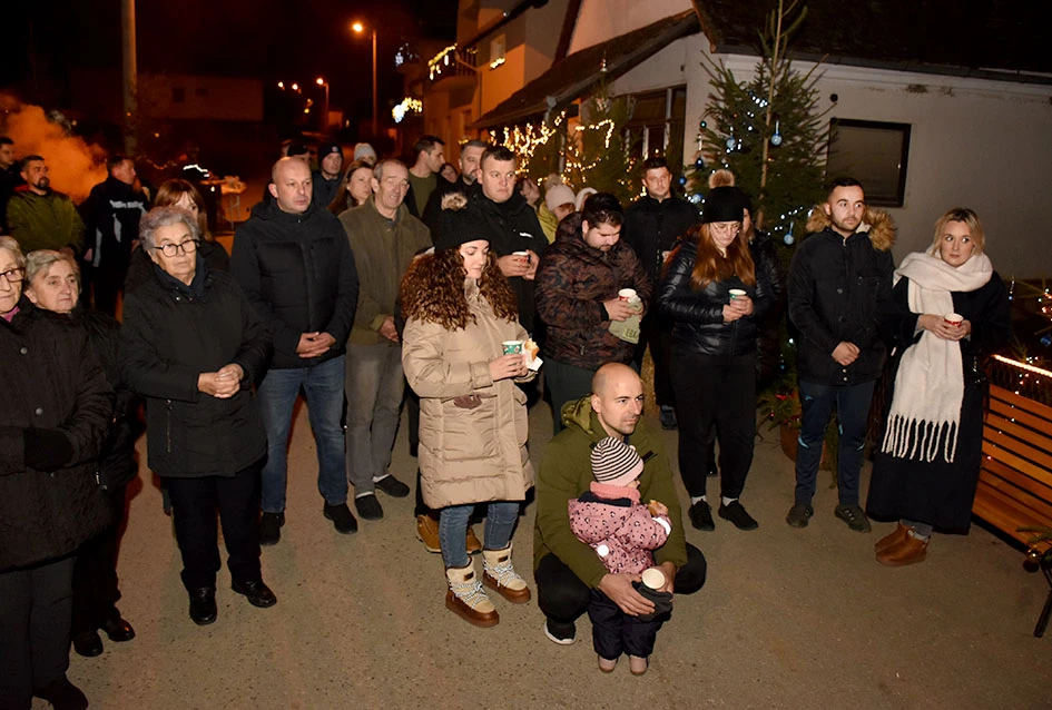 Prvi ’Advent u Vilić selu’ oduševio mještane i goste, Radošić: ’Ovo može biti dobar primjer i drugim malim sredinama’