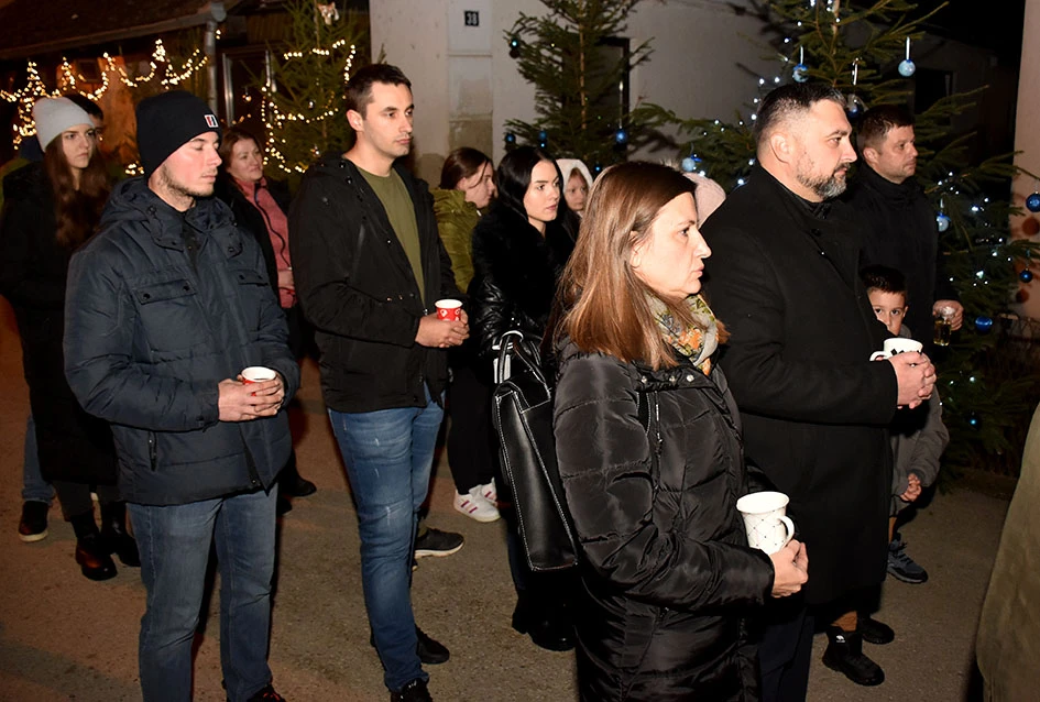 Prvi ’Advent u Vilić selu’ oduševio mještane i goste, Radošić: ’Ovo može biti dobar primjer i drugim malim sredinama’