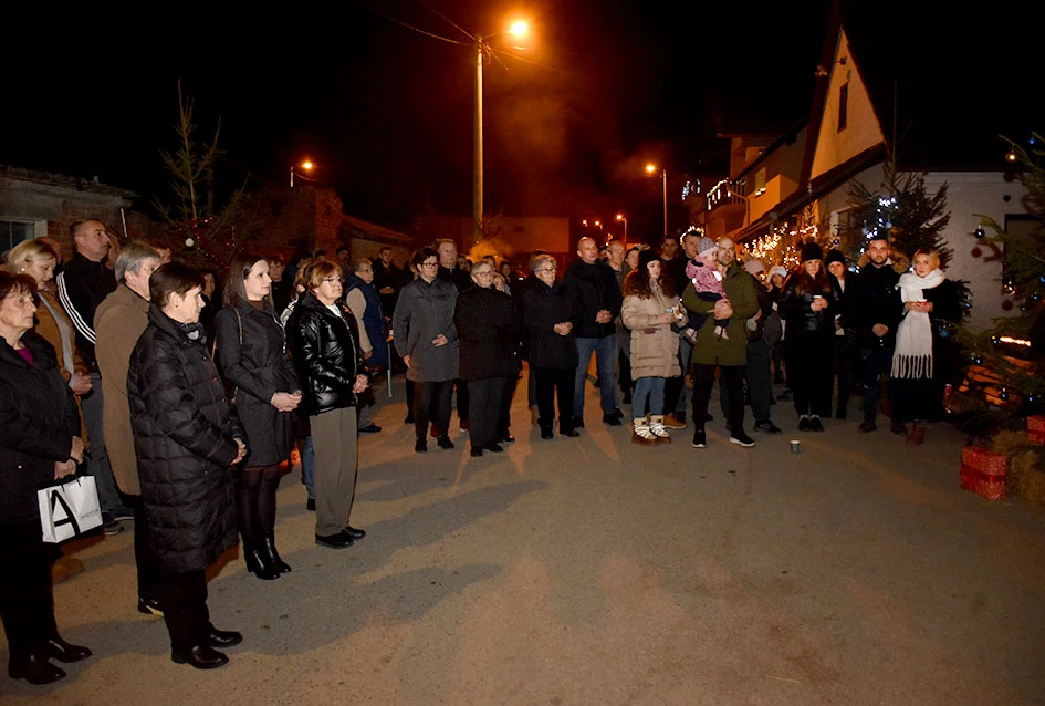 Prvi ’Advent u Vilić selu’ oduševio mještane i goste, Radošić: ’Ovo može biti dobar primjer i drugim malim sredinama’