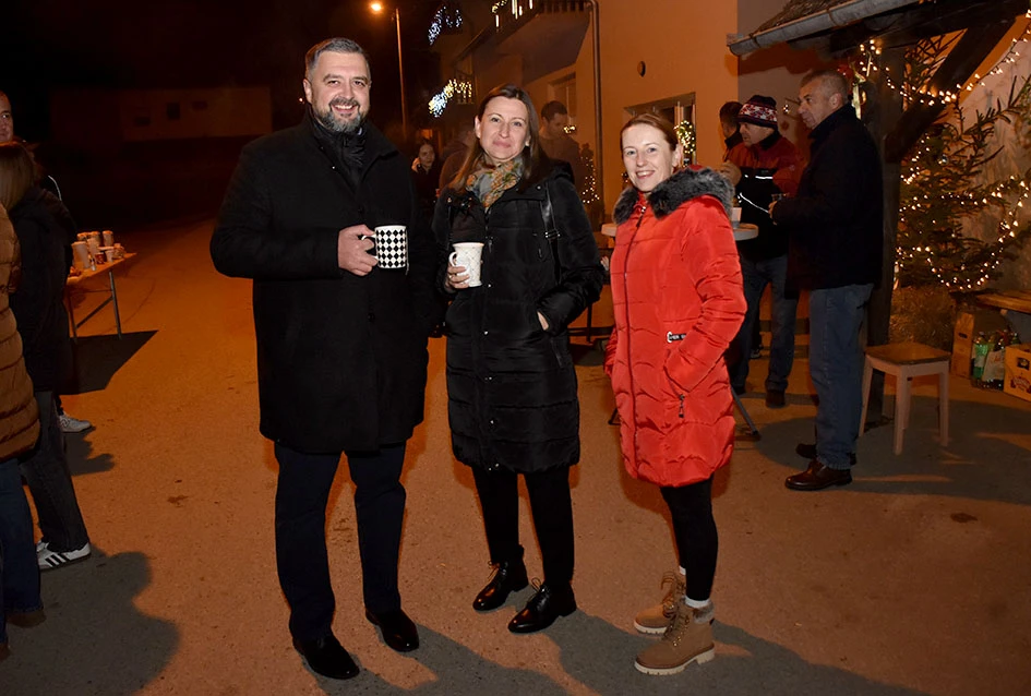 Prvi ’Advent u Vilić selu’ oduševio mještane i goste, Radošić: ’Ovo može biti dobar primjer i drugim malim sredinama’