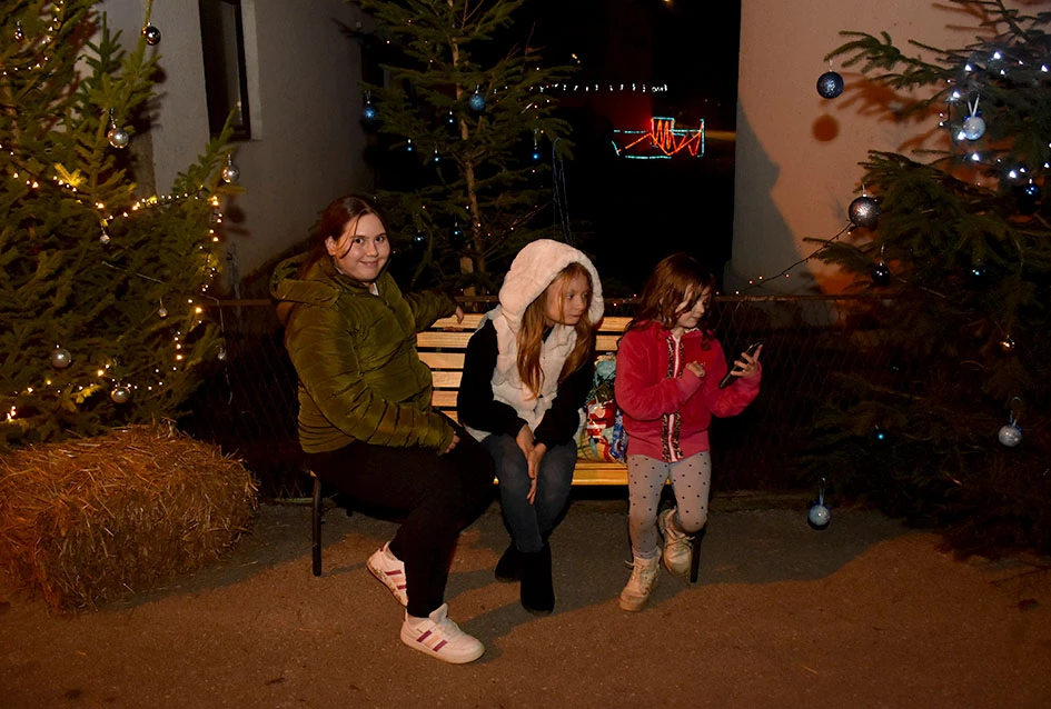 Prvi ’Advent u Vilić selu’ oduševio mještane i goste, Radošić: ’Ovo može biti dobar primjer i drugim malim sredinama’