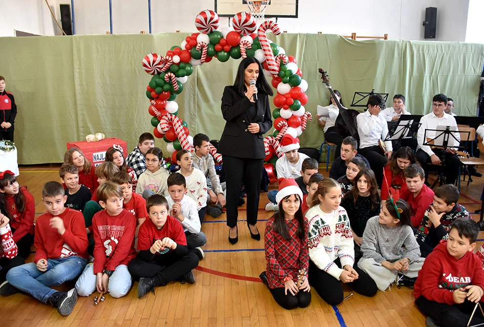 Čarolija zajedništva: Kempfovci još jednom oduševili blagdanskom izložbom „Prilika za sve“