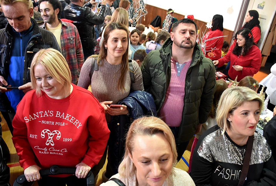 Čarolija zajedništva: Kempfovci još jednom oduševili blagdanskom izložbom „Prilika za sve“