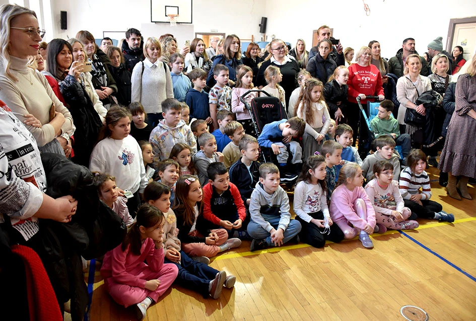 Čarolija zajedništva: Kempfovci još jednom oduševili blagdanskom izložbom „Prilika za sve“