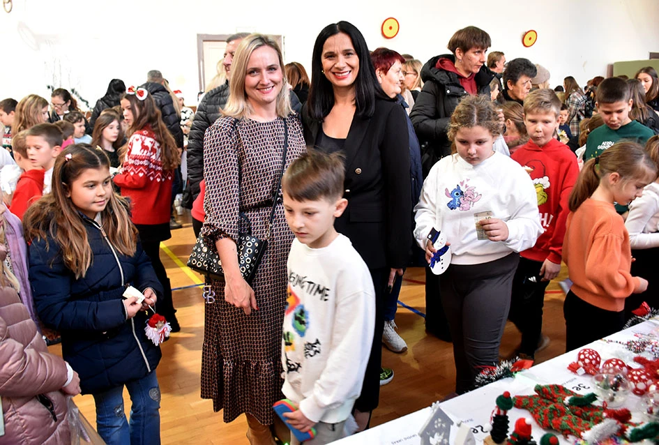 Čarolija zajedništva: Kempfovci još jednom oduševili blagdanskom izložbom „Prilika za sve“