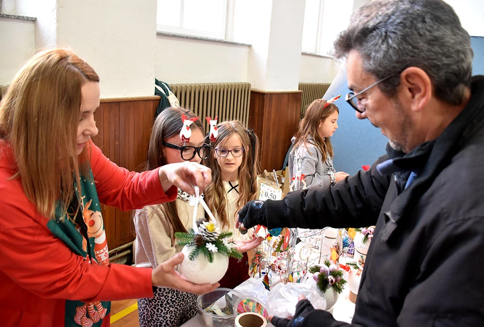 Čarolija zajedništva: Kempfovci još jednom oduševili blagdanskom izložbom „Prilika za sve“