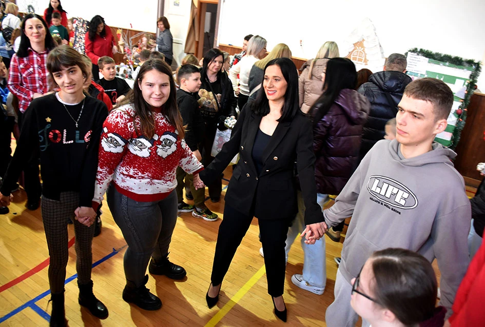 Čarolija zajedništva: Kempfovci još jednom oduševili blagdanskom izložbom „Prilika za sve“