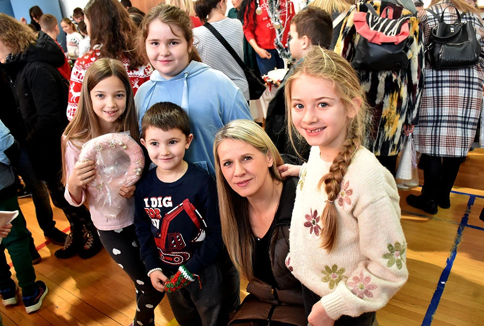 Čarolija zajedništva: Kempfovci još jednom oduševili blagdanskom izložbom „Prilika za sve“