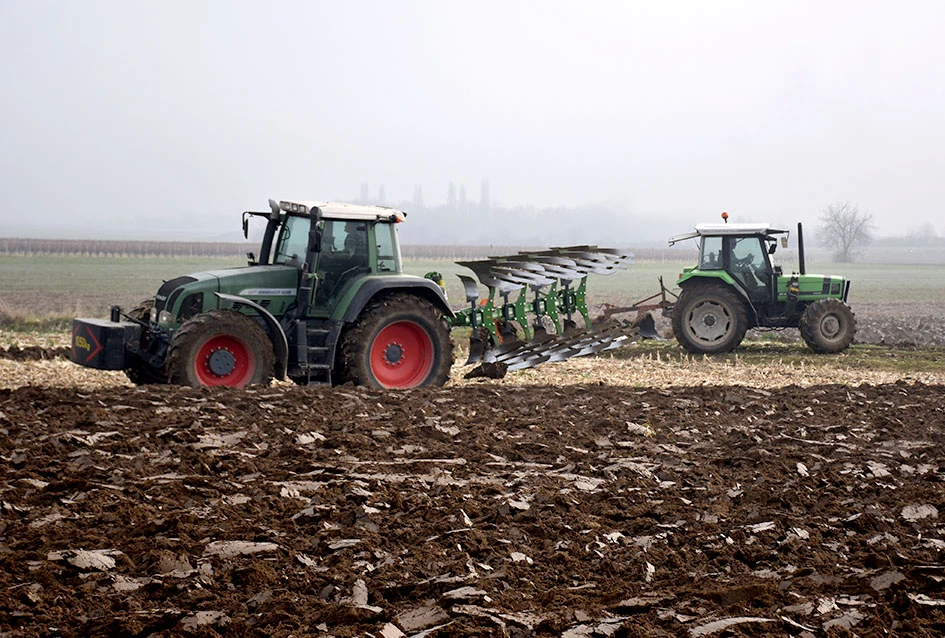 Požeški ratari na njivama: Sjetva je gotova, slijedi zaoravanje zimske brazde