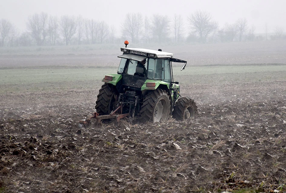 Požeški ratari na njivama: Sjetva je gotova, slijedi zaoravanje zimske brazde