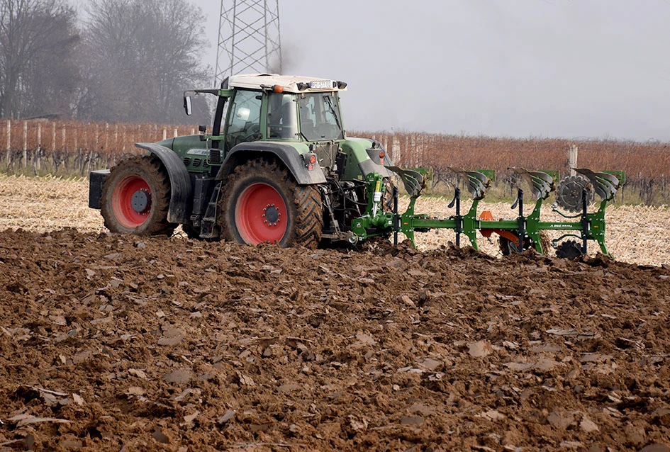 Požeški ratari na njivama: Sjetva je gotova, slijedi zaoravanje zimske brazde