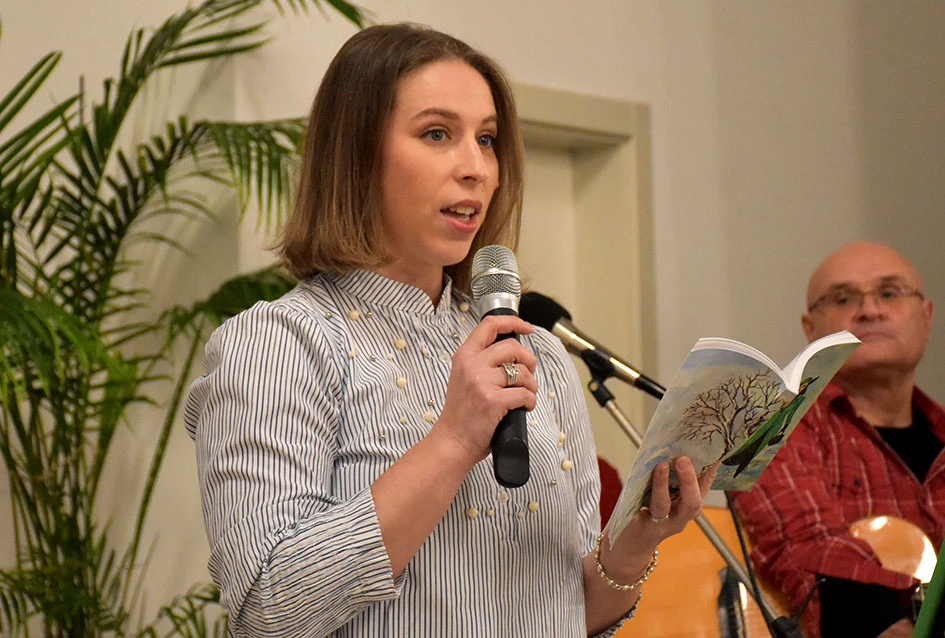 Poezija i makrame Slavice Šperande oduševili posjetitelje Gradske knjižnice Požega