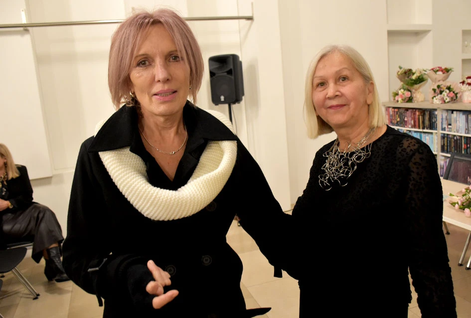 Poezija i makrame Slavice Šperande oduševili posjetitelje Gradske knjižnice Požega