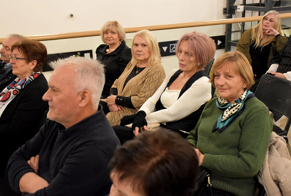 Poezija i makrame Slavice Šperande oduševili posjetitelje Gradske knjižnice Požega