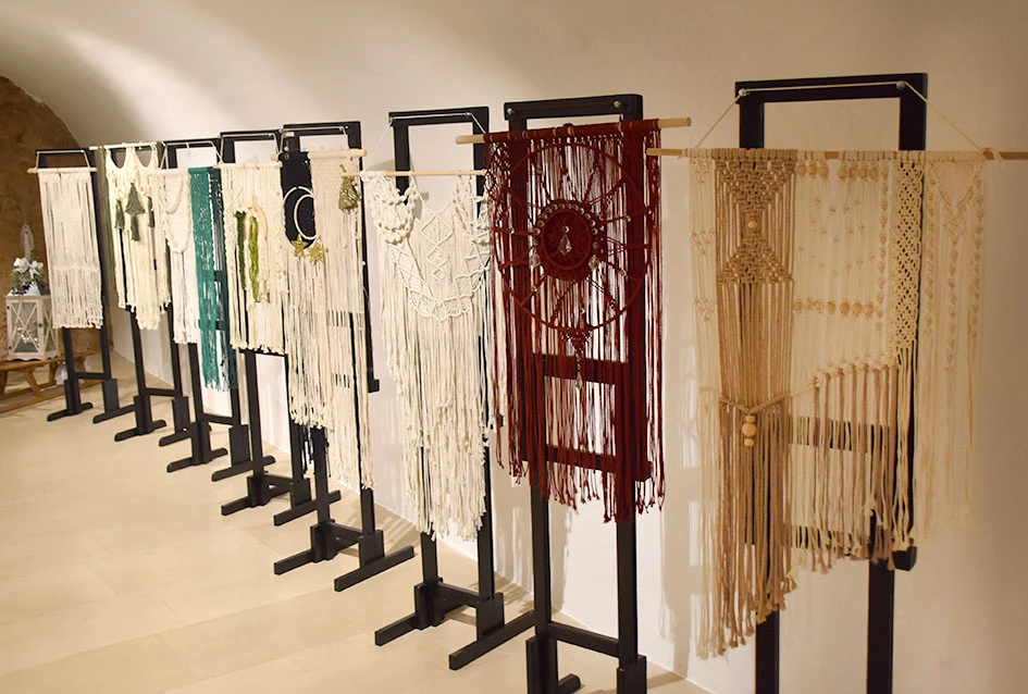 Poezija i makrame Slavice Šperande oduševili posjetitelje Gradske knjižnice Požega