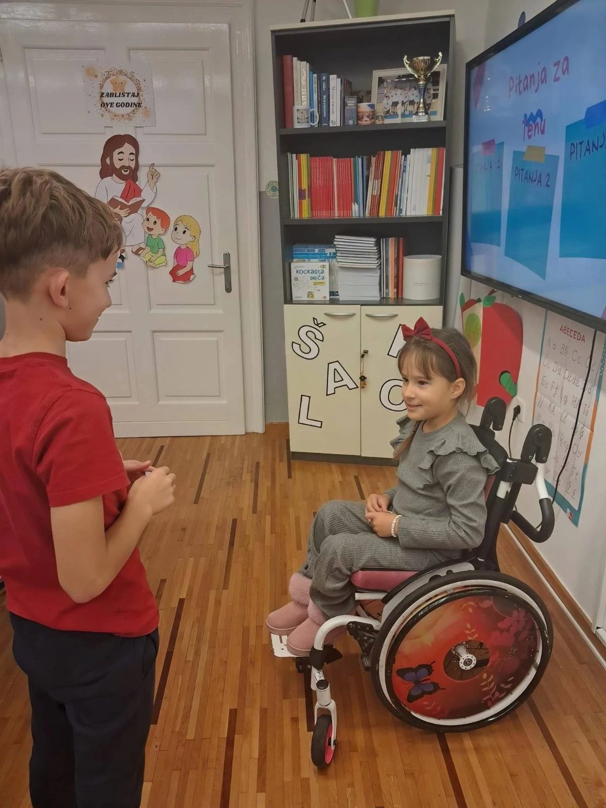 Učiteljica Martina Čerti i njezin 3.a posvetili Dan osoba s invaliditetom djevojčici koja ih spaja – Teni Šimčik