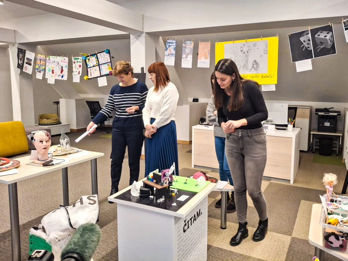 Izložba “Kreativni i Neovisni” otvorena u Gradskoj knjižnici Požega