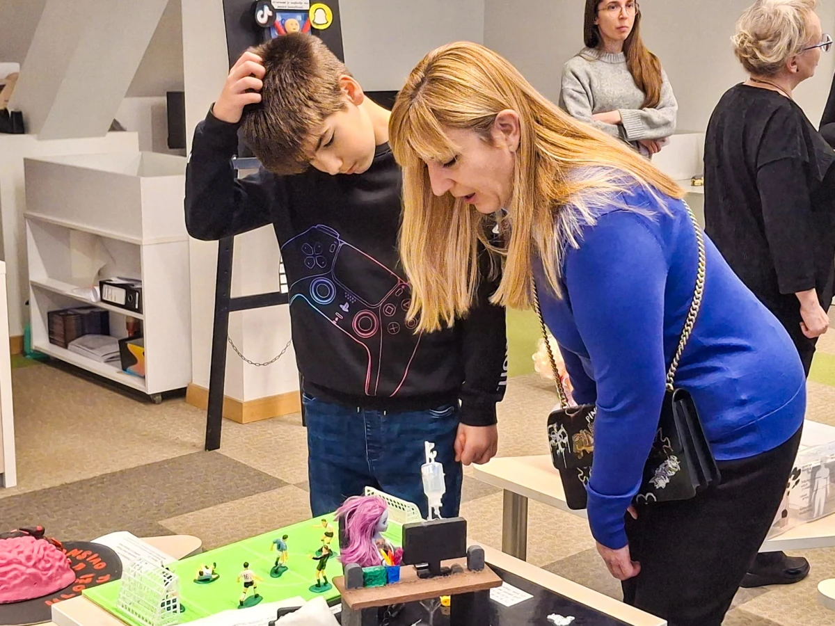 Izložba “Kreativni i Neovisni” otvorena u Gradskoj knjižnici Požega