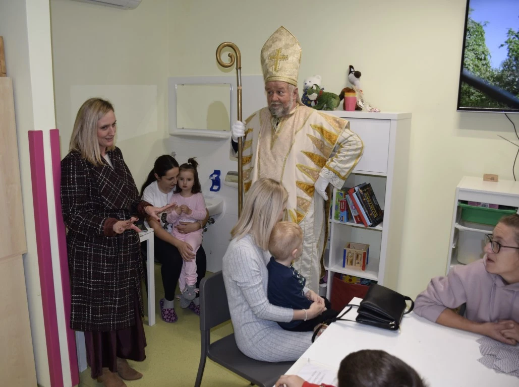 Toplina koja grije dušu: Sveti Nikola donio radost najmlađima u Požegi