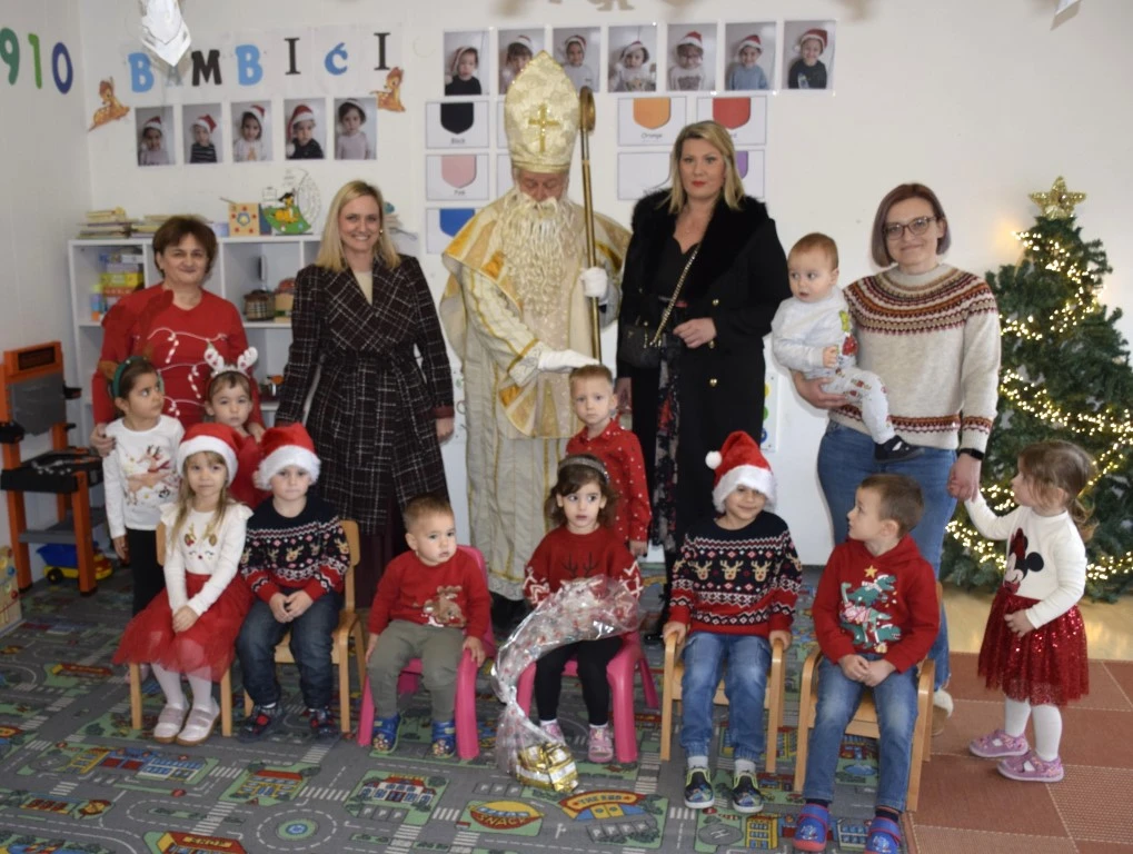 Toplina koja grije dušu: Sveti Nikola donio radost najmlađima u Požegi