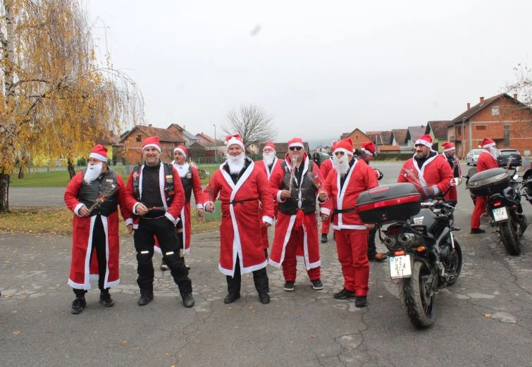 Motomrazovi donijeli radost: Pleternički motociklisti razveselili stotine djece povodom svetog Nikole