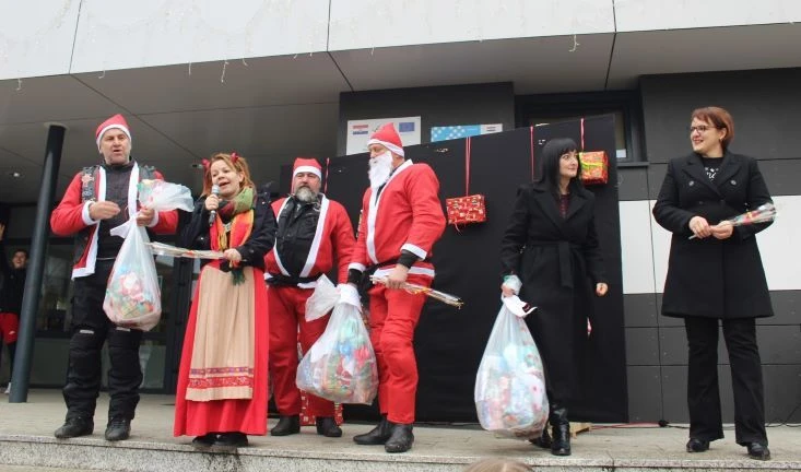 Motomrazovi donijeli radost: Pleternički motociklisti razveselili stotine djece povodom svetog Nikole