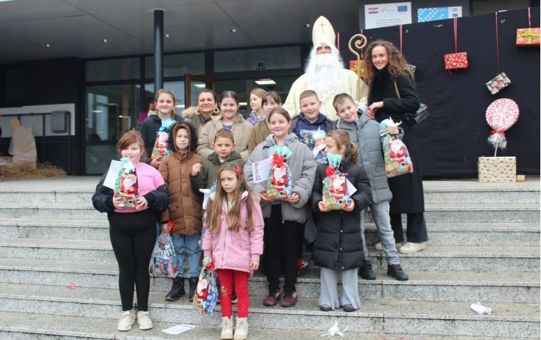 Motomrazovi donijeli radost: Pleternički motociklisti razveselili stotine djece povodom svetog Nikole