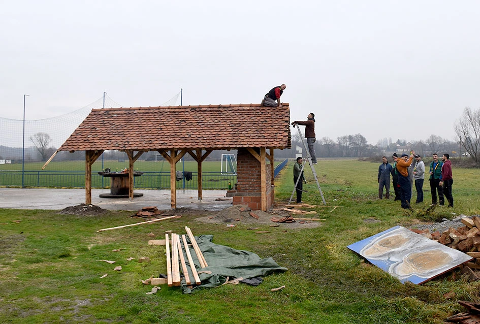 Nogometaši Parasana zasukali rukave: Pripreme za 70. godišnjicu u punom jeku