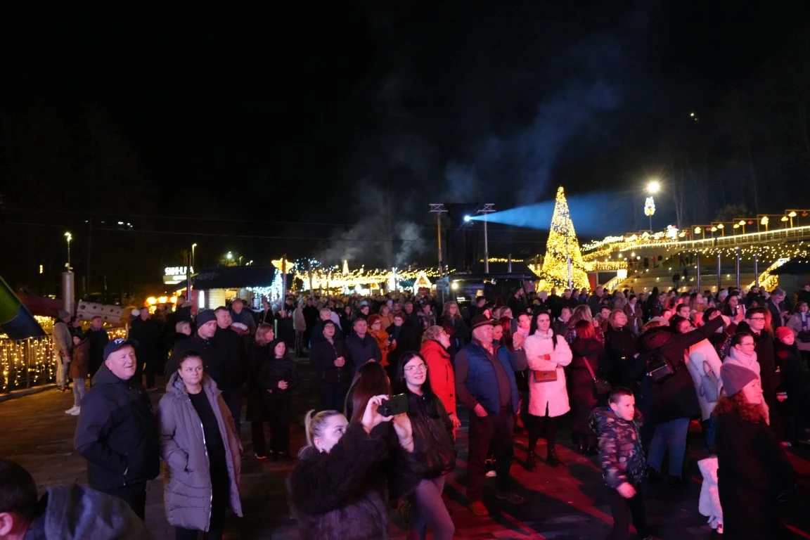 Svečano je otvoren najraskošniji Advent u Slavoniji - Ninina čarobna Shhhuma