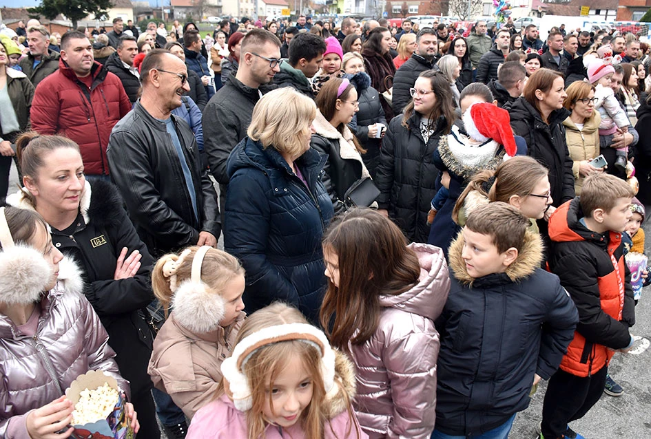 Sveti Nikola stigao u Jakšić; djeca uživala u pjesmi, plesu i poklonima