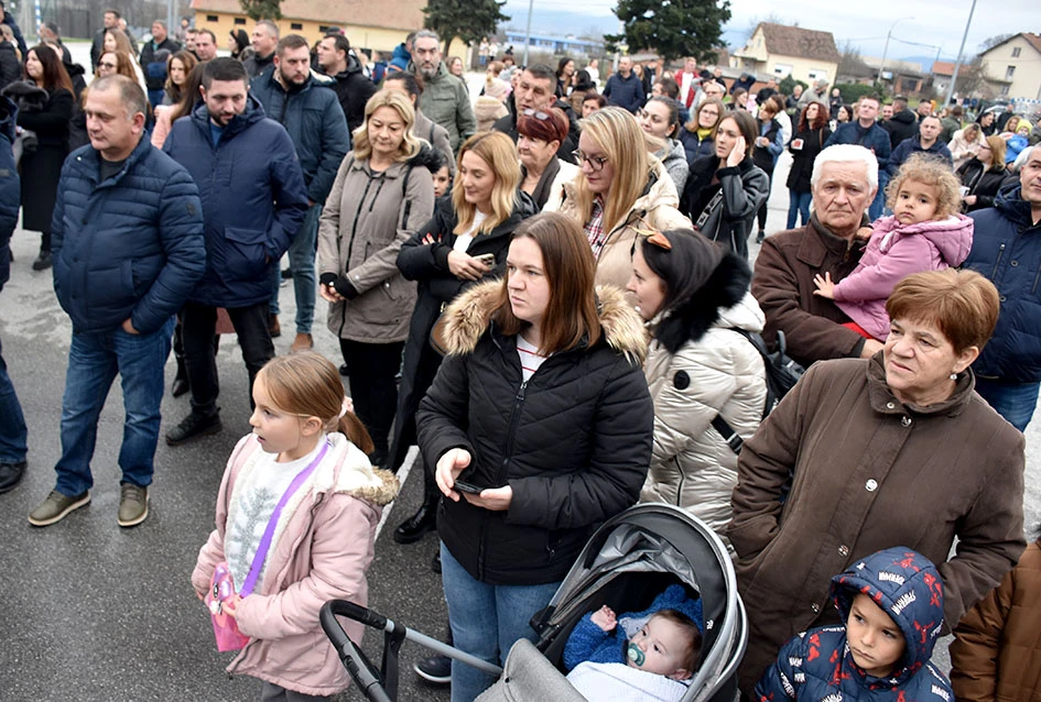 Sveti Nikola stigao u Jakšić; djeca uživala u pjesmi, plesu i poklonima