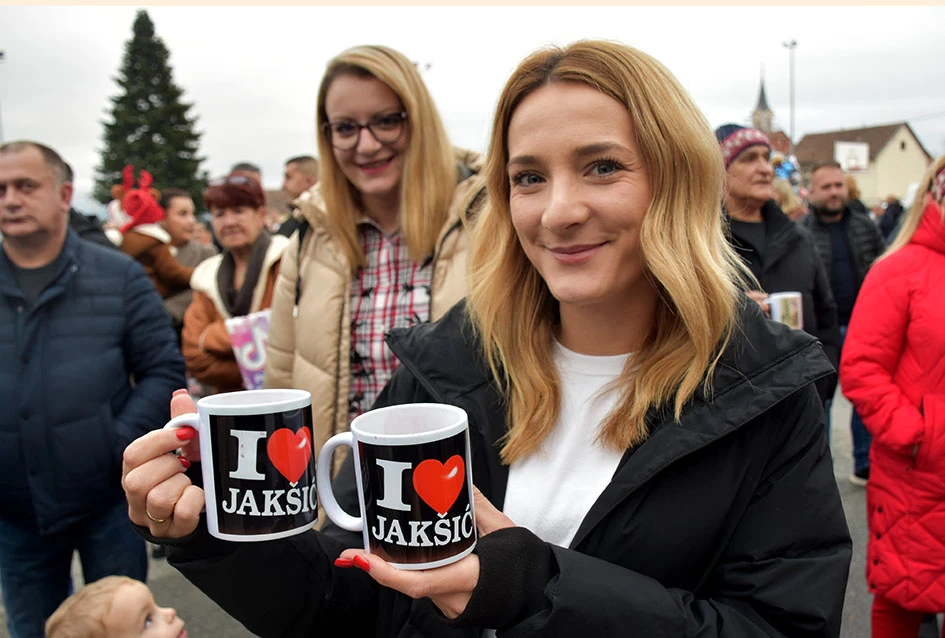 Sveti Nikola stigao u Jakšić; djeca uživala u pjesmi, plesu i poklonima