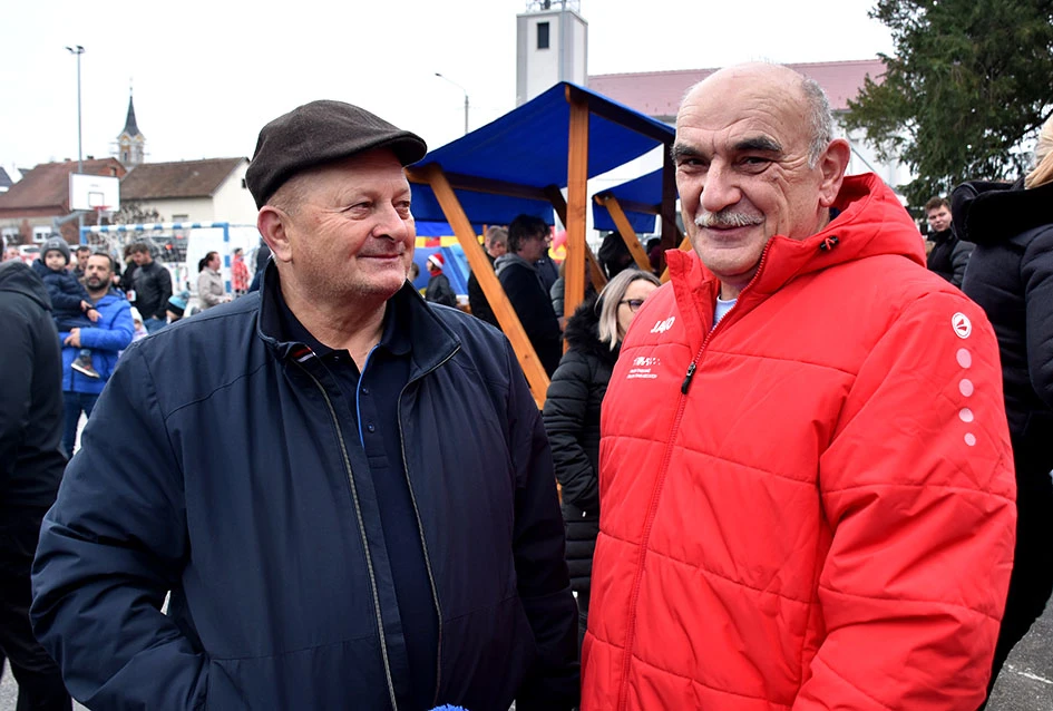 Sveti Nikola stigao u Jakšić; djeca uživala u pjesmi, plesu i poklonima