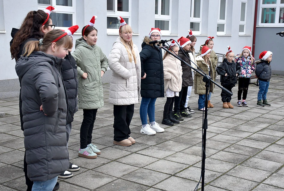 Sveti Nikola stigao u Jakšić; djeca uživala u pjesmi, plesu i poklonima