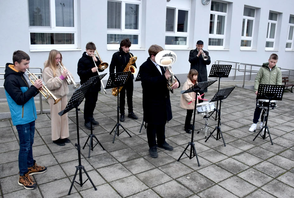 Sveti Nikola stigao u Jakšić; djeca uživala u pjesmi, plesu i poklonima