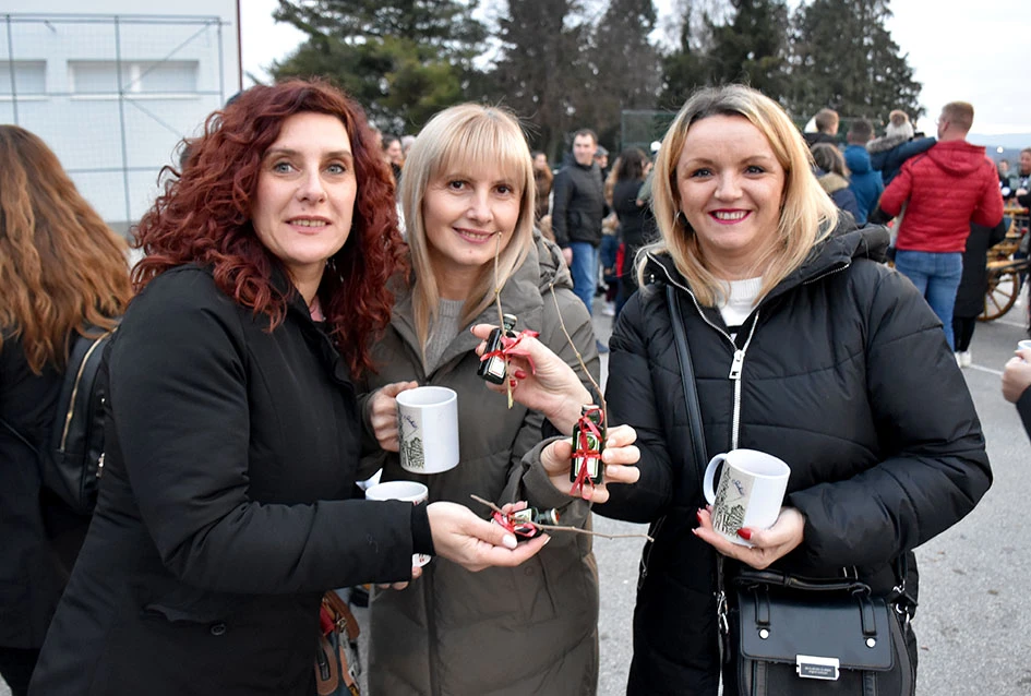 Sveti Nikola stigao u Jakšić; djeca uživala u pjesmi, plesu i poklonima