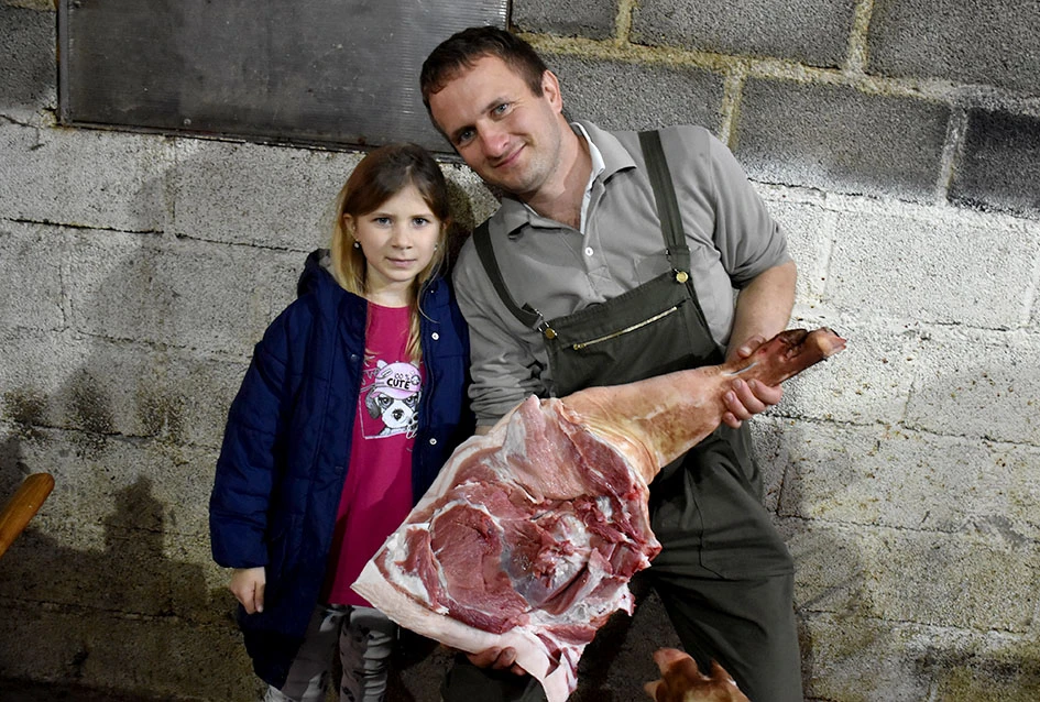 Pjesma, posao i kulen: Jedinstveni ugođaj kolinja kod Ladislava Waltera iz Trenkova