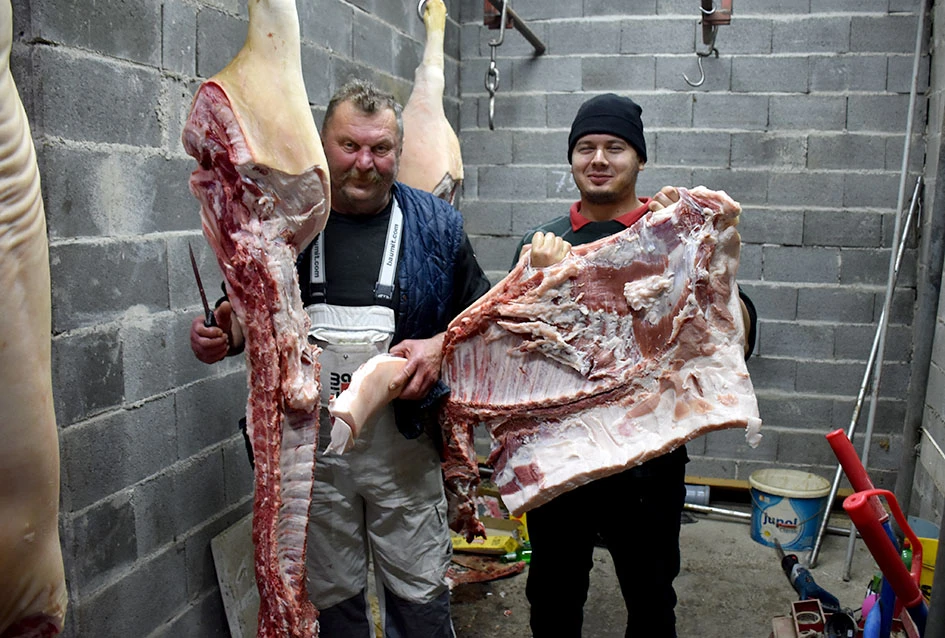 Pjesma, posao i kulen: Jedinstveni ugođaj kolinja kod Ladislava Waltera iz Trenkova