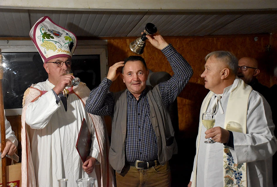 Martinje u Šušanju: Unatoč kašnjenju i izostanku kardinala Bauera, mošt uspješno ’kršten’ u mlado vino