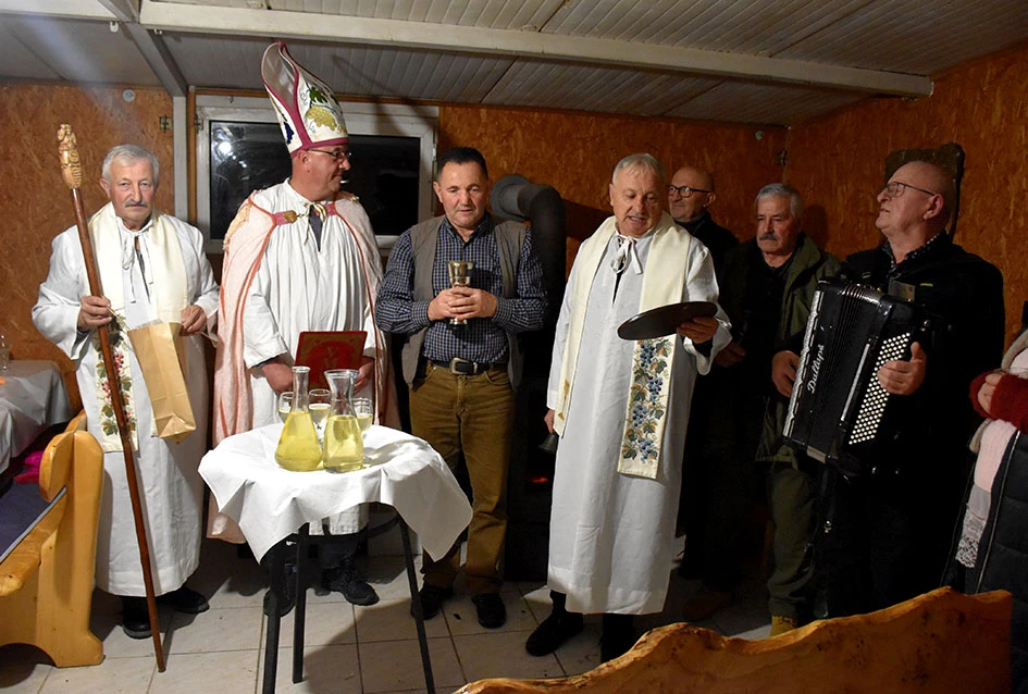 Martinje u Šušanju: Unatoč kašnjenju i izostanku kardinala Bauera, mošt uspješno ’kršten’ u mlado vino