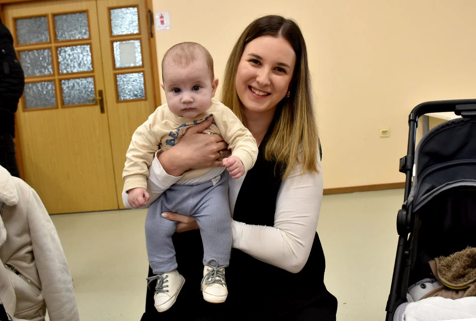 Općina Jakšić nastavila s podrškom obiteljima: Načelnik Kovačević i predsjednik Obradović uručili naknade za 28 novorođenih