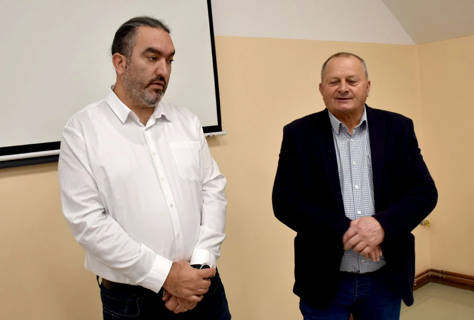 Općina Jakšić nastavila s podrškom obiteljima: Načelnik Kovačević i predsjednik Obradović uručili naknade za 28 novorođenih