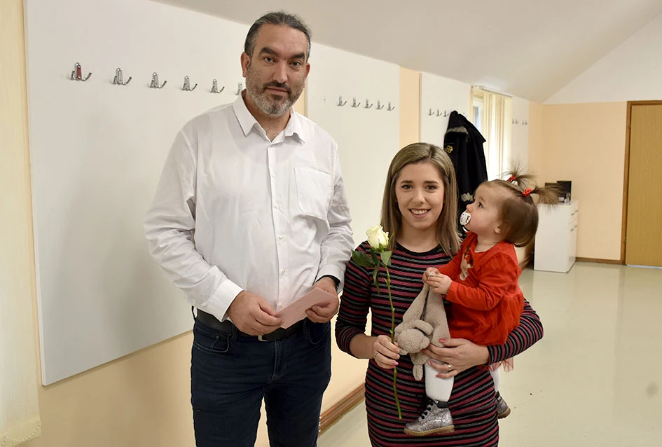 Općina Jakšić nastavila s podrškom obiteljima: Načelnik Kovačević i predsjednik Obradović uručili naknade za 28 novorođenih