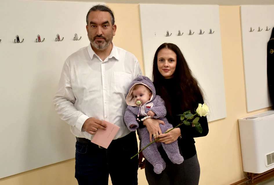 Općina Jakšić nastavila s podrškom obiteljima: Načelnik Kovačević i predsjednik Obradović uručili naknade za 28 novorođenih