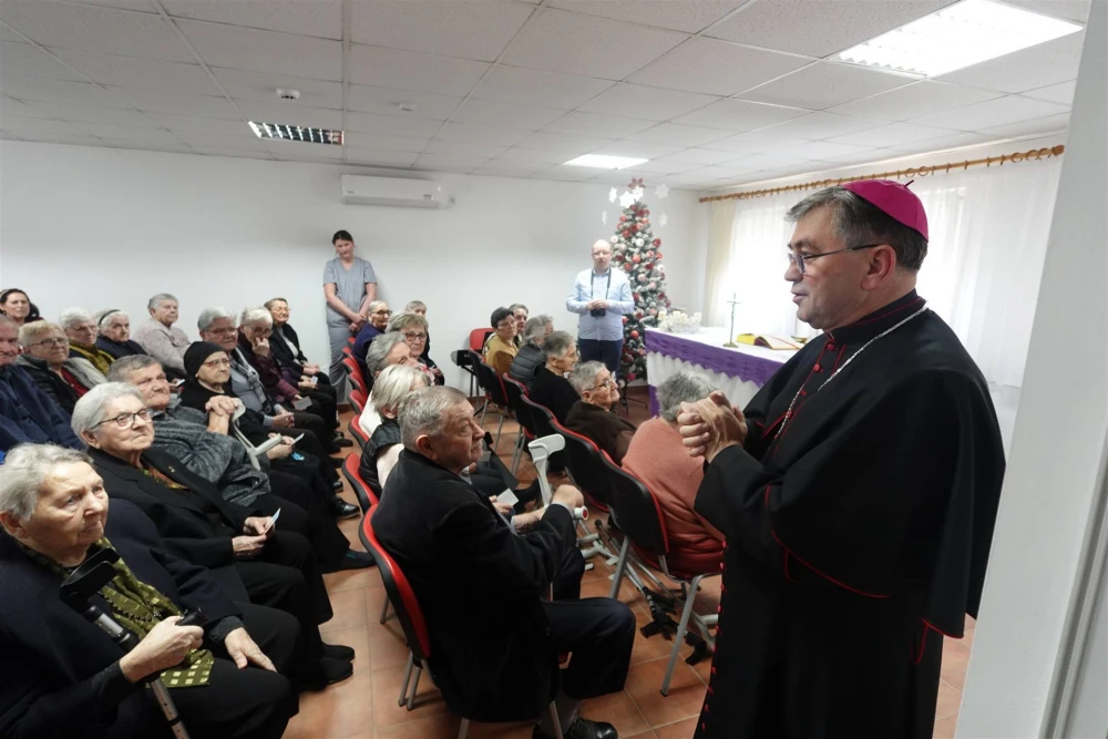 Biskup Ivo pohodio Dom za starije i nemoćne osobe u Velikoj