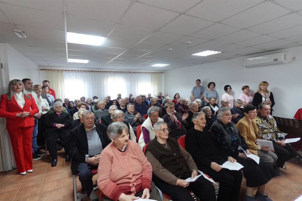 Biskup Ivo pohodio Dom za starije i nemoćne osobe u Velikoj