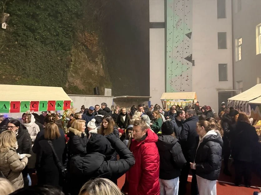 Adventska čarolija u srcu zajednice: Koncert „Ususret Ljubavi“ i „Advent u KOŠ-u“ okupili brojne posjetitelje