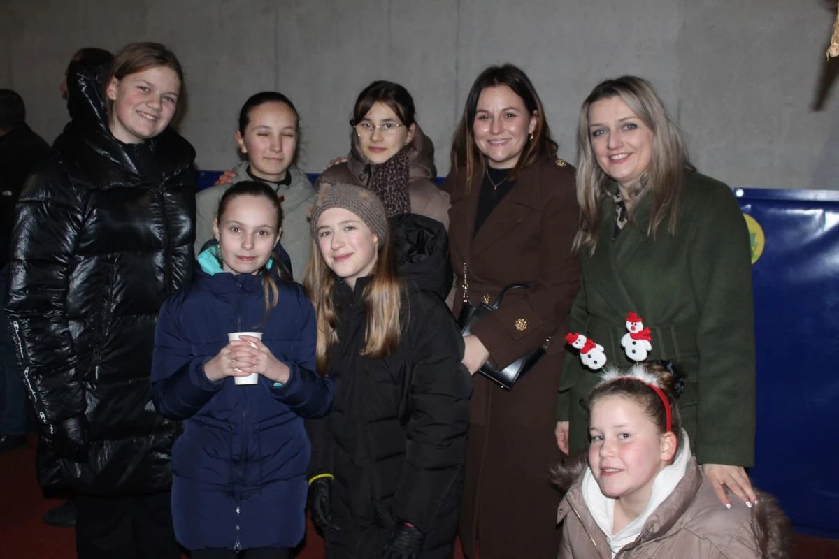 Adventska čarolija u srcu zajednice: Koncert „Ususret Ljubavi“ i „Advent u KOŠ-u“ okupili brojne posjetitelje